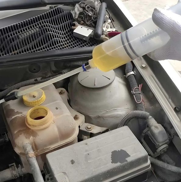Мастильний шприц для обслуговування авто Helper HP-1045 200 мл HP - 1045 фото