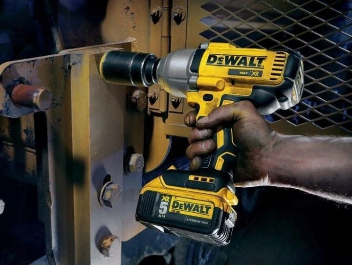 Акумуляторний ударний гайковерт Li-Ion DeWalt DCF899N-XJ 18 В, 135/400, 400/950 Нм, 1/2 AW-DCF899N-XJ фото